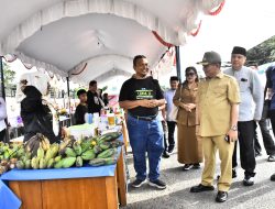 Bupati dan Wakil Bupati Kapuas Kunjungi Pasar Ramadhan 1446 H