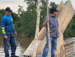 Bupati Kapuas Tinjau Langsung Progres Perbaikan Jembatan Terusan