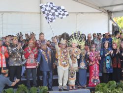 Karnaval Budaya Kalteng 2025 Pecah! Ribuan Warga Tumpah Ruah di Bundaran Besar