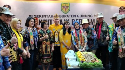 Bupati Gumas: Batik Khas Gunung Mas Banyak Diminati Pengunjung