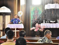 Hadiri Ibadah KPB GKE Kapuas, Wakil Bupati Ajak Kaum Bapak Kawal Generasi Muda