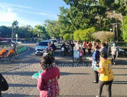 Cegah Lonjakan Kasus COVID-19, Dinkes Kapuas Bagikan Masker dan Vitamin ke Warga