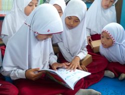 Nazwa dan Rafan Bahagia! Buku dari PLN Menambah Semangat Mereka Membaca