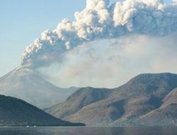 Gunung Lewotobi Laki-laki Erupsi, Warga Diimbau Waspada dan Ikuti Arahan Resmi