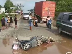 Ibu dan Bayi Tewas Ditabrak Truk Kontainer di Jalan Rusak Km 18 Tjilik Riwut Katingan