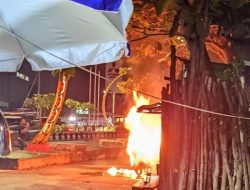 Motor Terbakar di Baamang Hulu Akibat Bocor BBM, Warga Beramai-Ramai Padamkan Api!