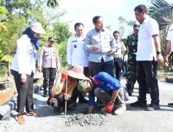 100 Hari Menjabat, Bupati Pulpis Tinjau Perbaikan Jalan di Pandih Batu
