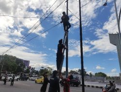 Kabel Menjuntai di Kawasan Bundaran Besar Palangka Raya Berhasil Diamankan Tim Gabungan