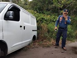 Mobil Box Terperosok di Gang Garu Palangka Raya, Damkar Berhasil Evakuasi dalam 20 Menit