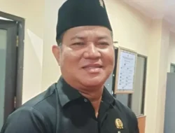 DPRD Mura Soroti Bundaran Kota yang Tak Terawat, Rumput Menjulang Ganggu Pemandangan