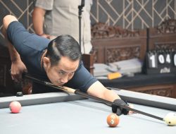 Aksi Ciamik Wali Kota Fairid Naparin Buka Turnamen Billiard Antar Instansi di Palangka Raya