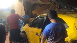 Brio Seruduk Warung di RTA Milono Palangka Raya, Pengendara Motor Luka Parah