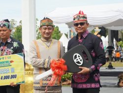 Peringati HUT Kota, Wali Kota Fairid Naparin Serahkan Kendaraan Operasional untuk Densus 88