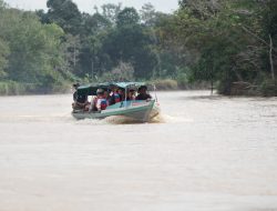 Menyusuri Sungai Demi Pendidikan di Daerah 3T, PLN untuk Rakyat Hadir di Penda Barania