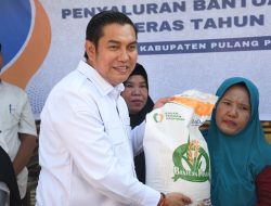 Wabup Pulpis Serahkan 73 Ton Beras untuk Ribuan Warga Penerima Bantuan