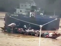 Tiga Penumpang Taksi Motor Hilang Usai Dihantam Tongkang di Sungai Barito, 27 Selamat