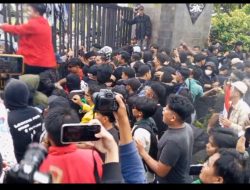 Massa Kepung Mapolda Kalteng, Tuntut Usut Tuntas Kematian Driver Ojol di Jakarta