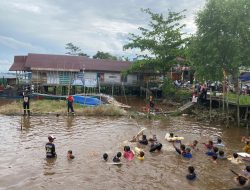 Mandi Safar di Sungai Mentaya, Tradisi Tolak Bala yang Masih Lestari
