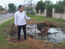 Drainase Tersumbat di Jalan Cilik Riwut Dikeluhkan, Ketua DPRD Kotim Desak Dinas PU Bertindak Cepat