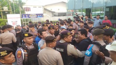 Puluhan Massa Ricuh Tolak Pelantikan DPD GAMKI Kalteng, Tuding Konferda Cacat Prosedur