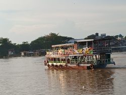 Senja Jingga di Atas Kapal Susur Sungai Kahayan