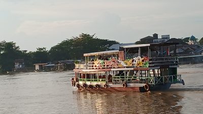 kapal susur sungai
