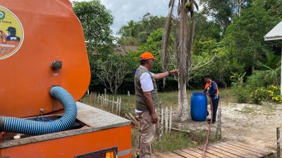 BPBD Kotim Salurkan 12.000 Liter Air Bersih, Atasi Krisis Air di Desa Bagendang Permai