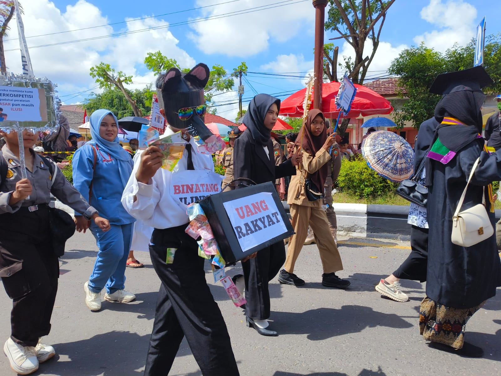 bertopeng tikus