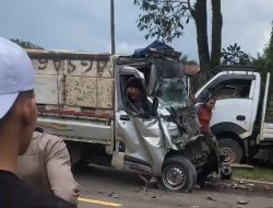 Adu Banteng Dua Pikap di Jalan Sudirman Kotim, Sopir Tewas Terjepit di Tempat