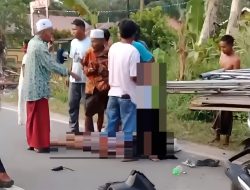 Tragis! Motor Satu Keluarga Tabrak Pikap, Bocah 10 Tahun Tertancap Besi