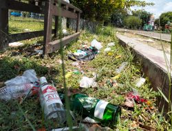 Stadion 29 November Dipenuhi Sampah dan Botol Miras, Warga Sampit Soroti Pengawasan Lemah