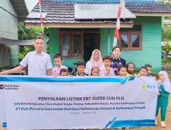 Dukung Sarana Prasarana Pendidikan, PLN Kalselteng Pasang SuperSUN untuk Terangi SDN Belimbing Lama 3
