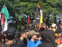 Mahasiswa Gelar Aksi Damai di Depan DPRD Kalteng, Suarakan Isu Nasional hingga Daerah