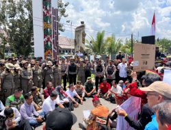Warga Kotim Tolak PT Agrinas, Wabup Irawati Turun Temui Massa