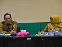 Pj Sekda Katingan Pimpin Rapat Penyaluran Bantuan Pendidikan Tahun 2025