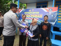 Kapolda Kalteng Serahkan Bantuan Bedah Rumah dan Bansos untuk Warga Buntok