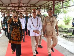 Putra Daerah Pulang Kampung, Menteri Mukhtarudin Disambut Adat Dayak