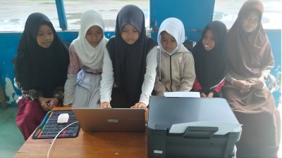 YBM PLN Salurkan Bantuan Laptop dan Printer untuk Mendukung Digitalisasi Pendidikan