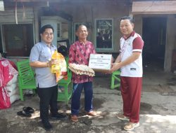 Jumat Berkah, Kejari dan PWI Pulang Pisau Kolaborasi Berbagi Sembako untuk Warga Kurang Mampu