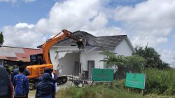 Eksekusi Pengosongan Tanah di Menteng XII Berjalan Lancar, Satu Rumah Dirobohkan