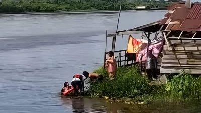 Terseret Arus dan Menggigit Penolong, Wanita Nyaris Tewas di Sungai Mentaya