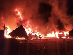 Kebakaran Hebat di Jalan Sudirman Km 4 Sampit, Dua Ruko dan Tiga Kendaraan Hangus