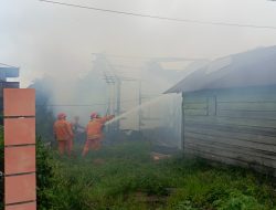 Rumah Kosong Puluhan Tahun di Baamang Hilir Terbakar
