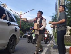 Kader Pemuda Pancasila Palangka Raya Turun ke Jalan, Bagikan Takjil Gratis untuk Warga