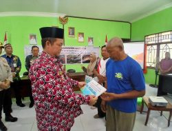 Bupati Saiful Serahkan Rp364 Juta untuk Korban Kebakaran di Kasongan Lama