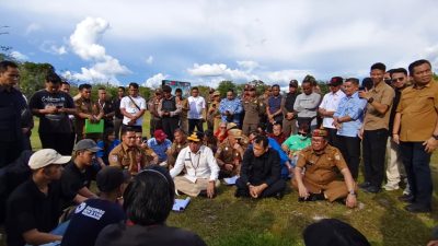 Duduk Bersama Massa Aksi, Agustiar Sabran Dengarkan Langsung Tuntutan Mahasiswa Anak Buruh
