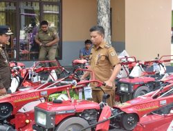 Pemkab Katingan Serahkan Bantuan Alsintan Brigade Pangan