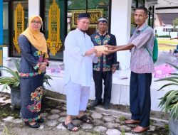 Bupati Katingan Serahkan Bantuan Pembelian Hewan Kurban