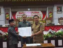 Wabup Pulpis Hadiri Paripurna Persetujuan Perubahan Tiga Raperda