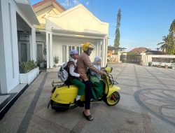 Bupati Pulpis Beri Teladan Mengantar Anak Dihari Pertama Masuk Sekolah